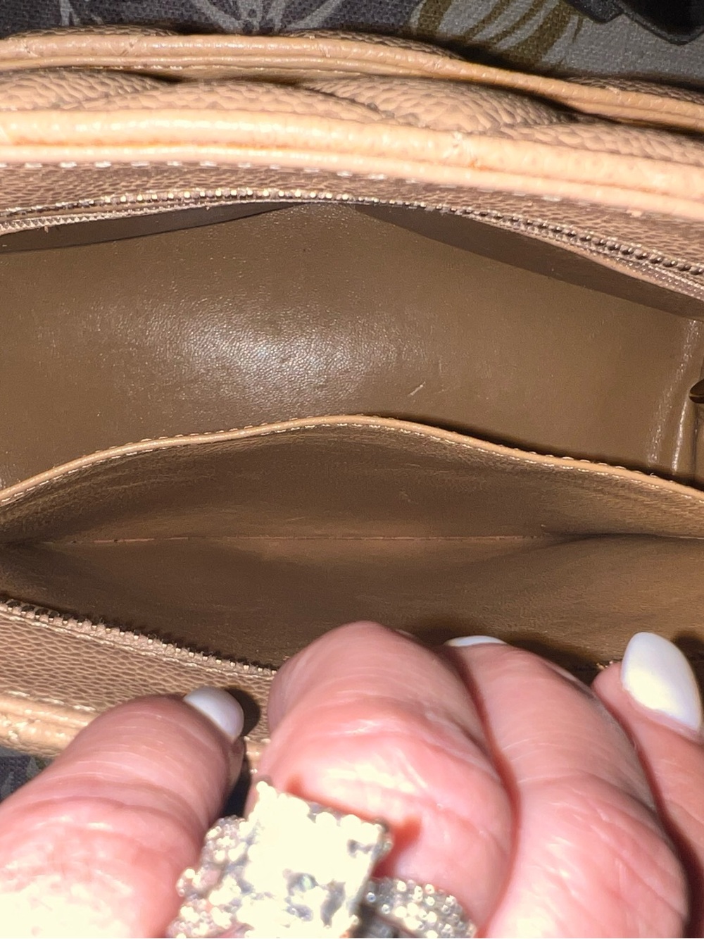 Limited Edition, Discontinued Caviar Skin Medallion Tote.  A Rank Condition - Picture 12 of 15